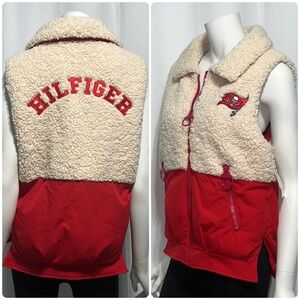 NWT Buccaneers Tommy Hilfiger NFL Tampa Bay Faux Shearling Trim Zip Up Vest S